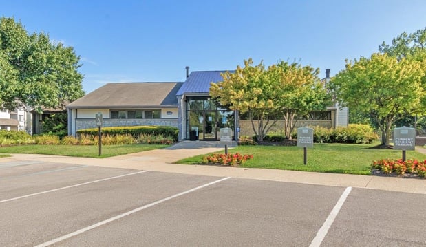 Images Lakeside Crossing at Eagle Creek Apartments and Townhomes