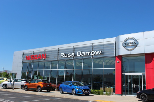 Images Russ Darrow Nissan of Milwaukee Service Center