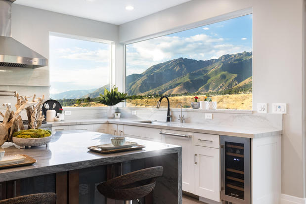 Images Laurel Simmons, REALTOR-Associate Broker | Summit Sotheby's International Realty