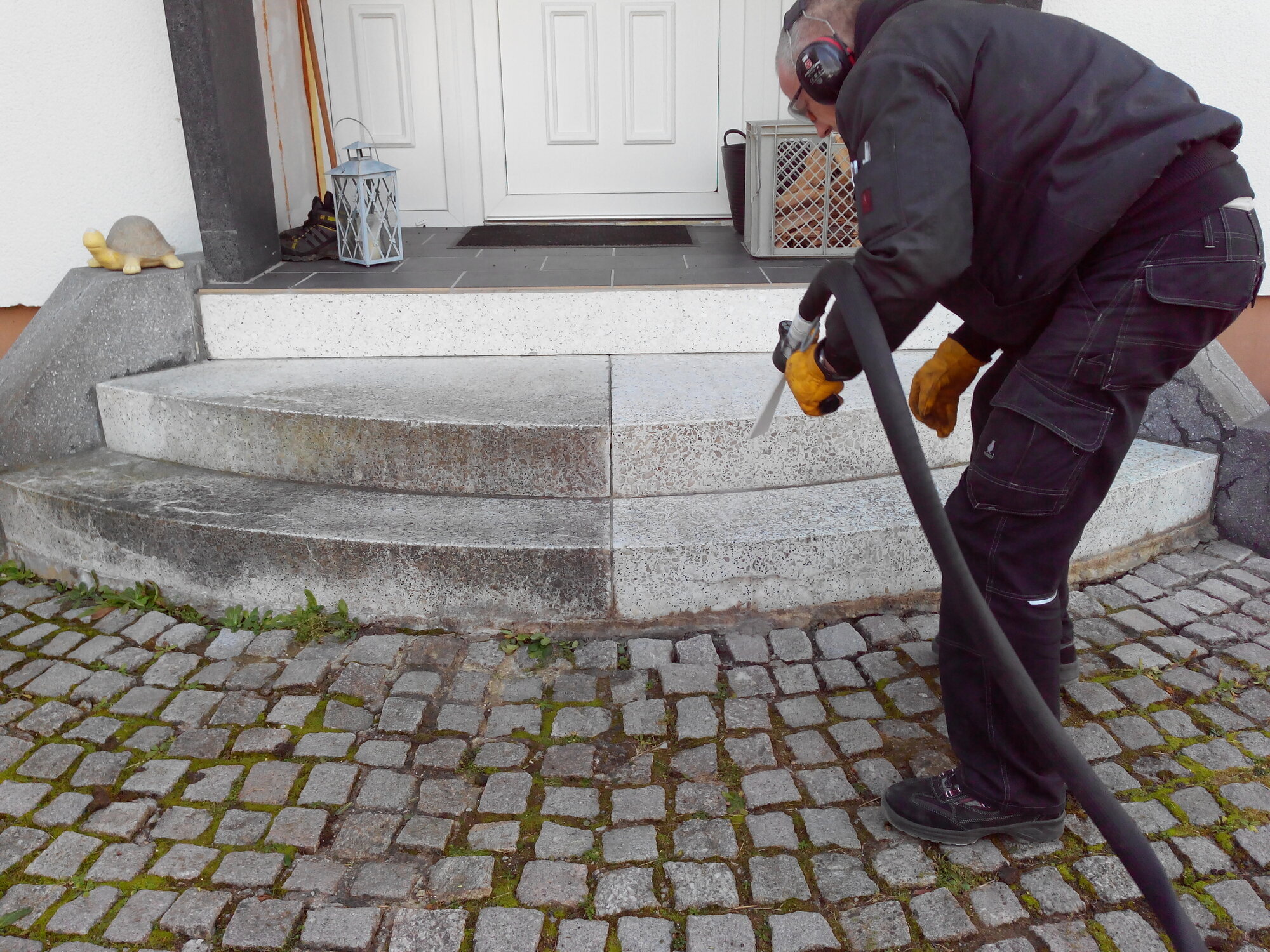 Strahltechnik Fischer - Ihr Spezialist für Sandstrahlen und Trockeneisstrahlen in Karlsruhe, Fisperweg 13 in Eggenstein-Leopoldshafen