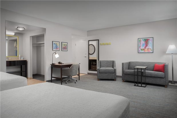 Images Hampton Inn & Suites Omaha-Downtown