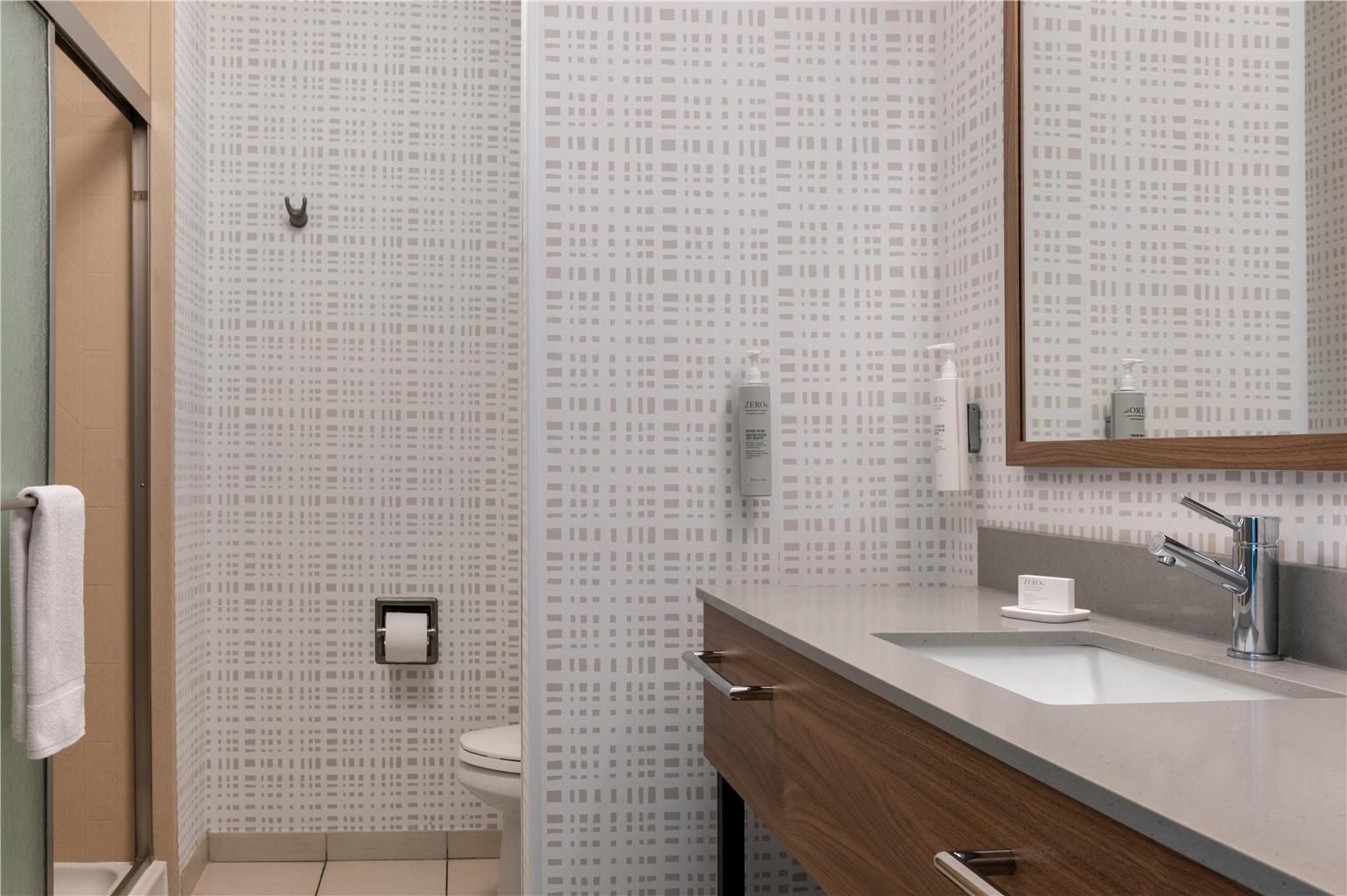 Guest room bath