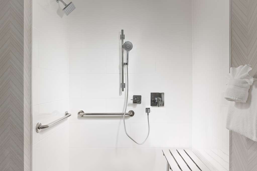 Guest room bath
