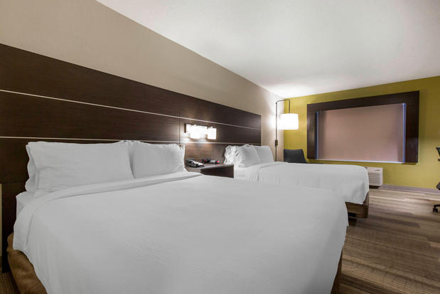 Images Holiday Inn Express & Suites Chicago West - St Charles, an IHG Hotel