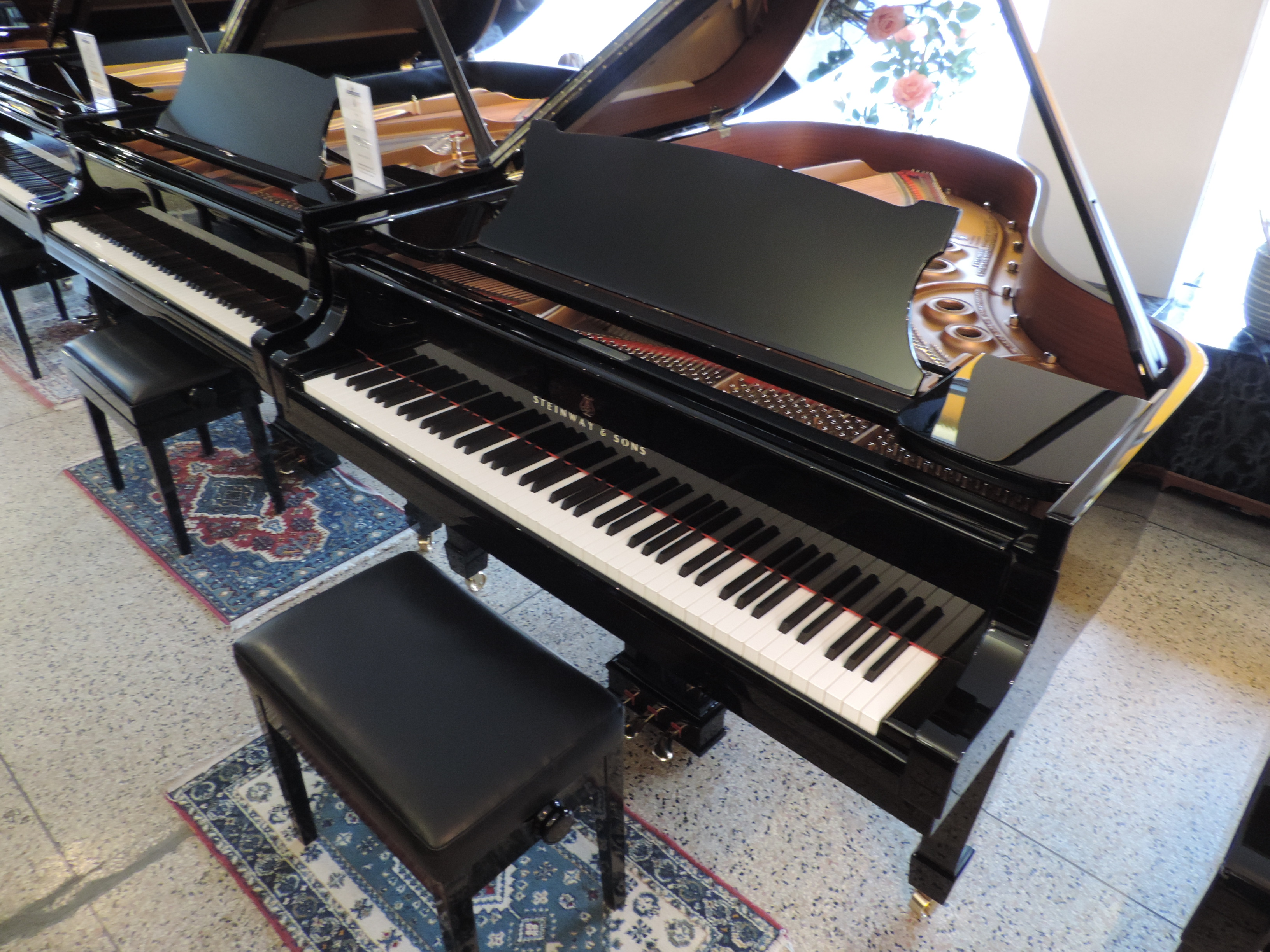 Bilder Heutschi Piano AG