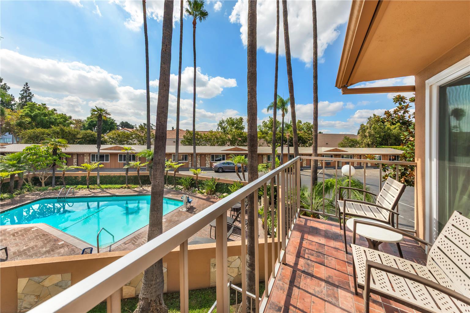 Queen - Pool View Balcony