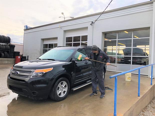 Images Charlie's Fast Lube -Jackson