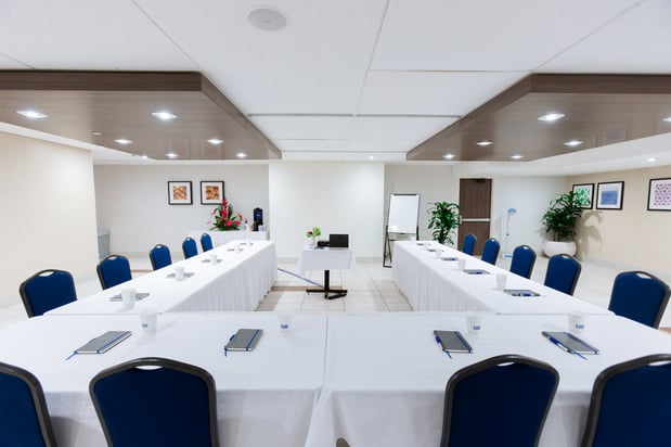 Images Holiday Inn Express Waikiki by IHG
