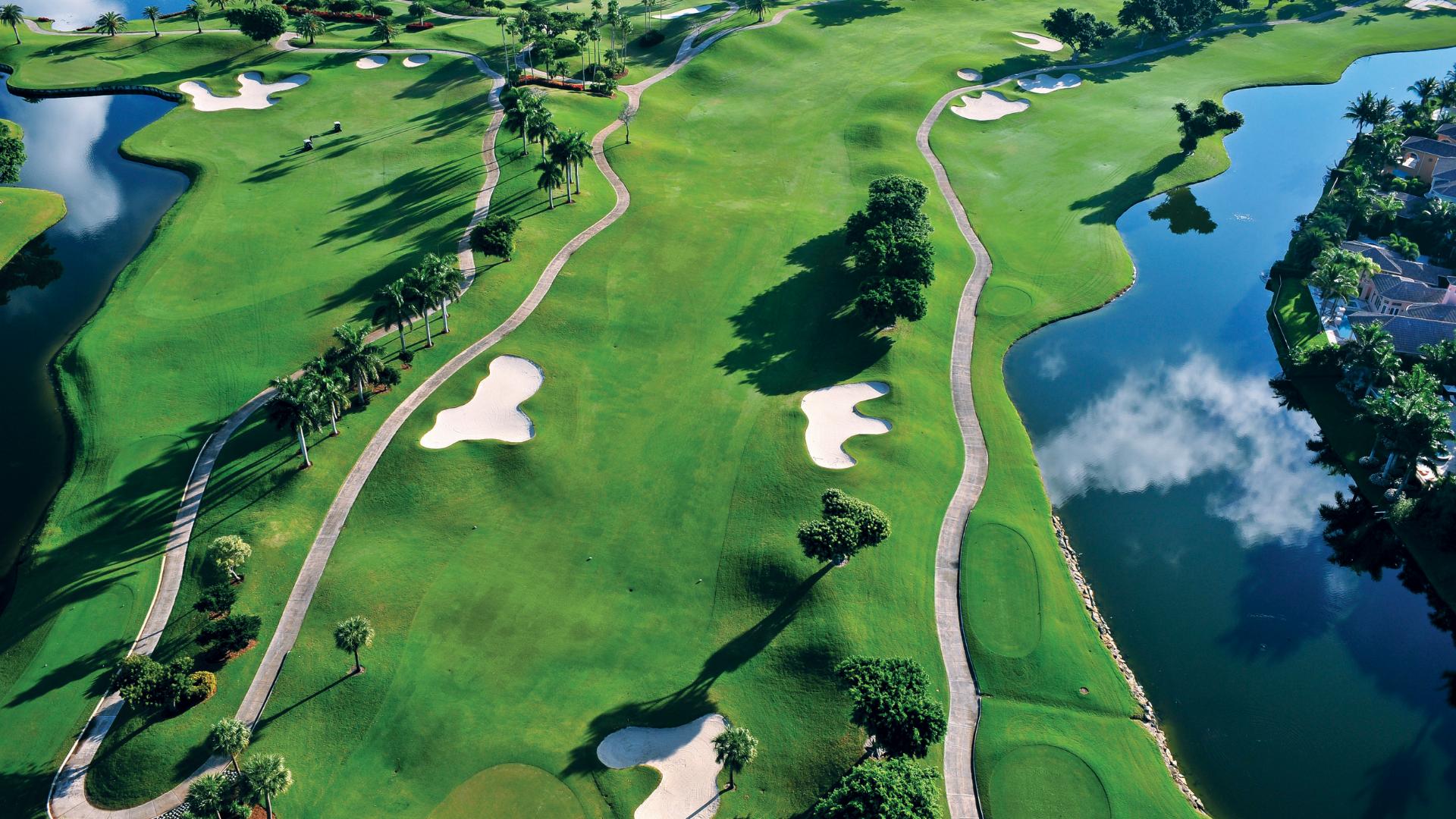 Close to several renowned golf courses for world-class play 