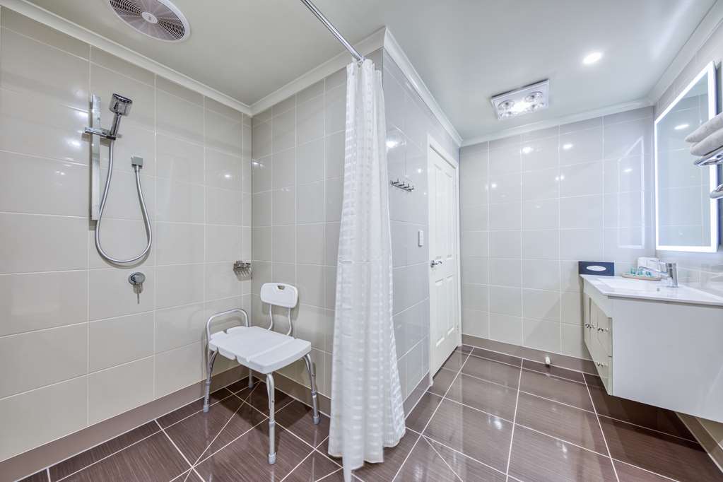 Accessible Room Bathroom Best Western Airport Motel And Convention Centre Attwood (03) 9333 2200