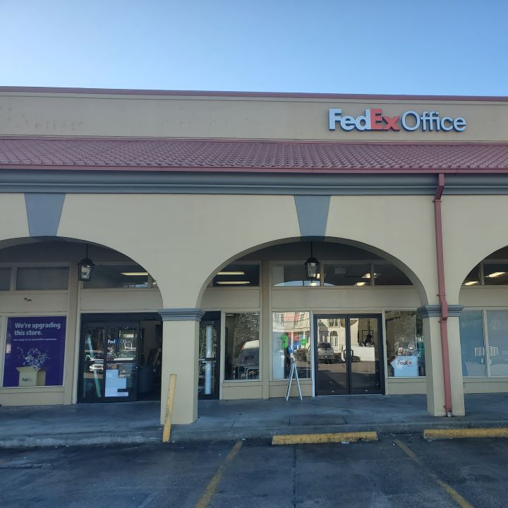 Exterior photo of FedEx Office location at 5300 Tchoupitoulas St\t Print quickly and easily in the self-service area at the FedEx Office location 5300 Tchoupitoulas St from email, USB, or the cloud\t FedEx Office Print & Go near 5300 Tchoupitoulas St\t Shipping boxes and packing services available at FedEx Office 5300 Tchoupitoulas St\t Get banners, signs, posters and prints at FedEx Office 5300 Tchoupitoulas St\t Full service printing and packing at FedEx Office 5300 Tchoupitoulas St\t Drop off FedEx packages near 5300 Tchoupitoulas St\t FedEx shipping near 5300 Tchoupitoulas St
