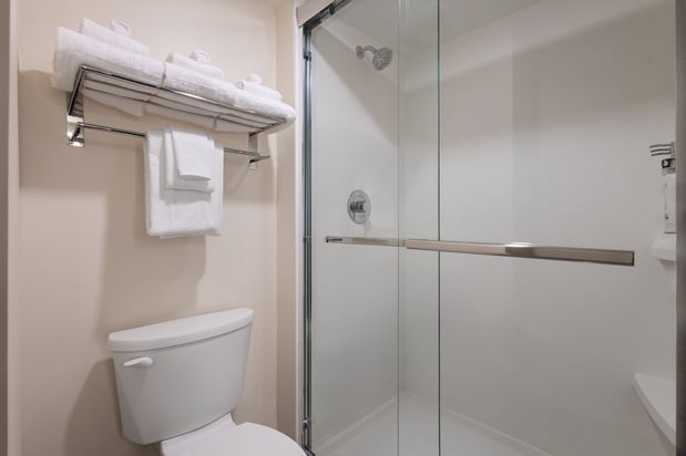 Images Holiday Inn & Suites Richmond - West End by IHG