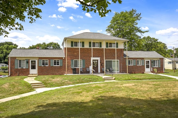 Images Greenville on 141 Apartments & Townhomes