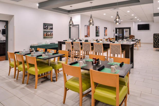 Images Holiday Inn Auburn-Finger Lakes Region by IHG