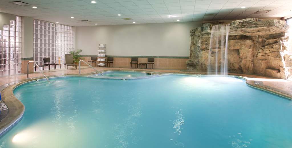 Pool Embassy Suites by Hilton Detroit Livonia Novi Livonia (734)462-6000