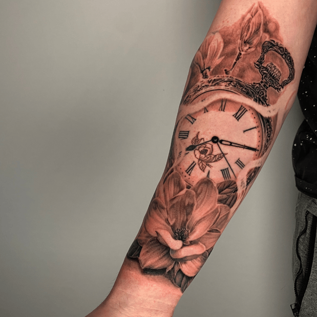 Images Thirteen Roses Tattoo & Aesthetics