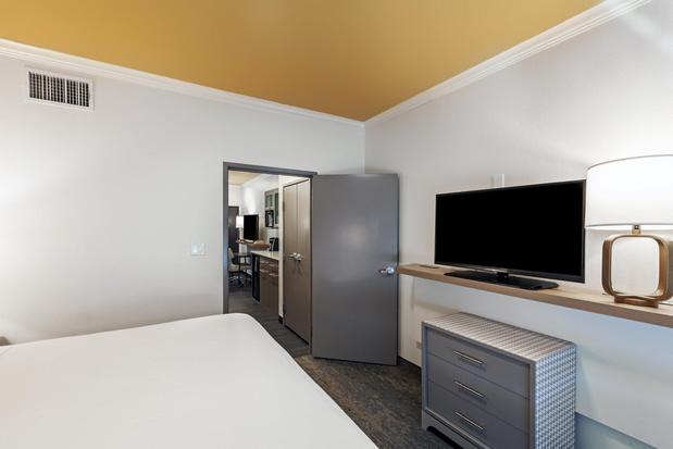 Images Holiday Inn & Suites McKinney - N Allen by IHG