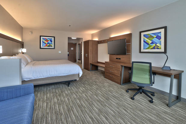 Images Holiday Inn Express & Suites Albuquerque East by IHG