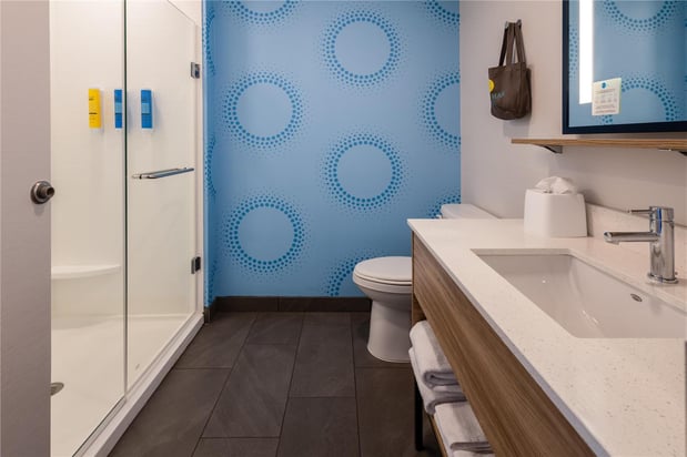 Images Tru by Hilton Commerce