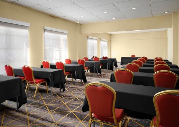 Images Holiday Inn & Suites Boston-Peabody by IHG