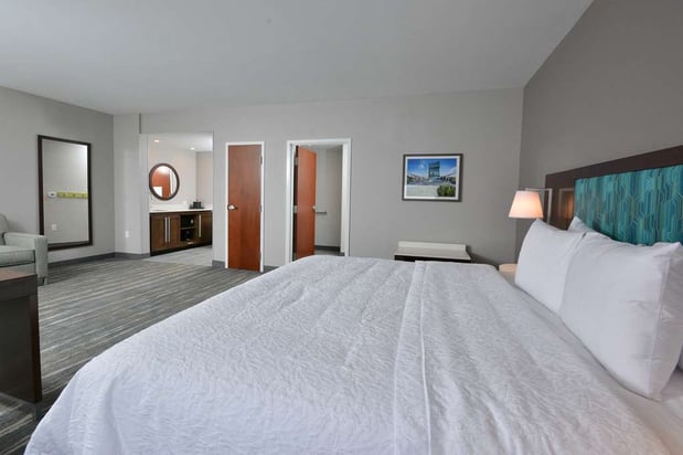 Images Hampton Inn & Suites by Hilton Charlotte North I 485