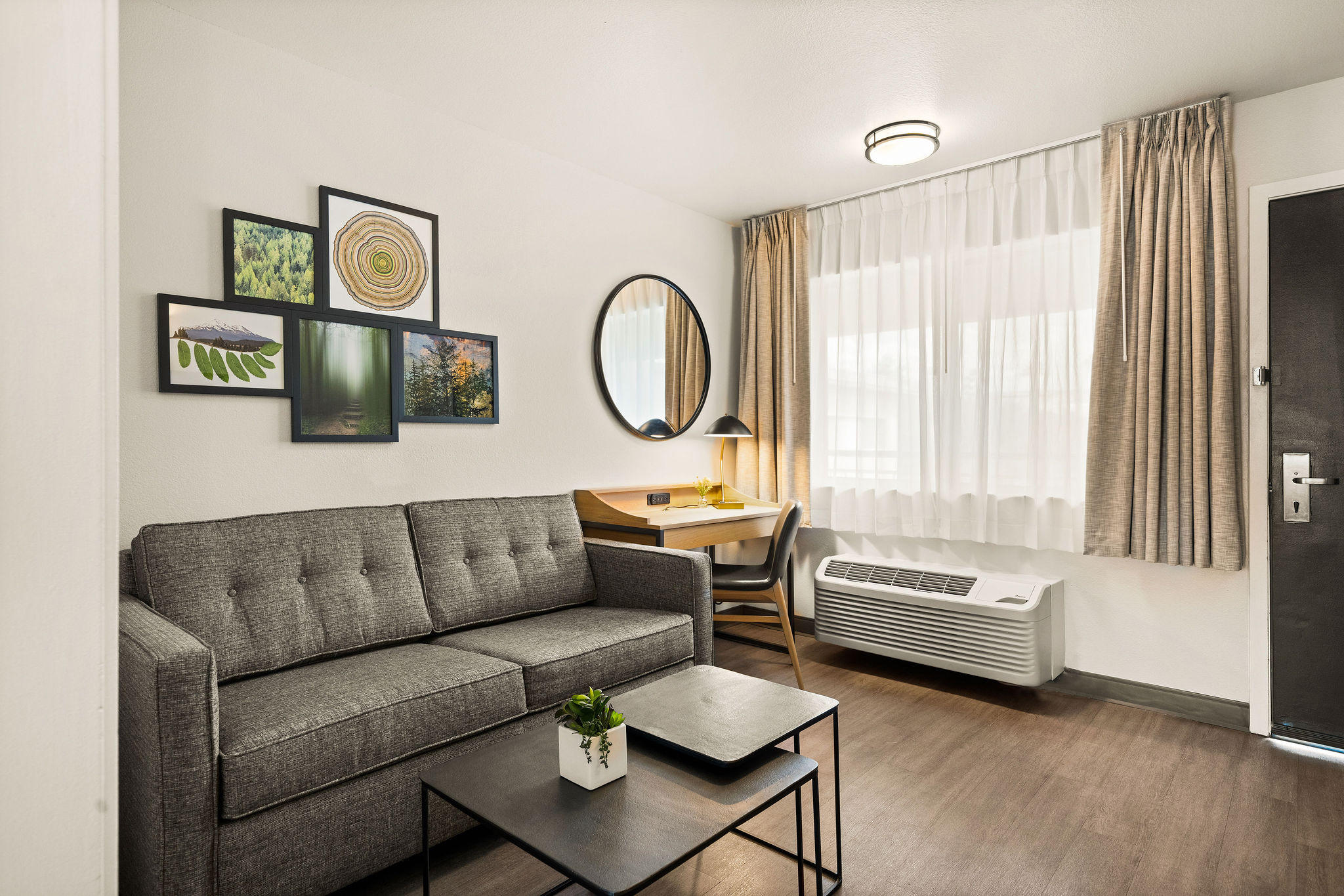 Oxford Suites Redding Guestrooms
