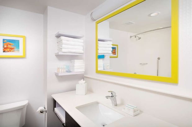 Images Hampton Inn Miami Airport East