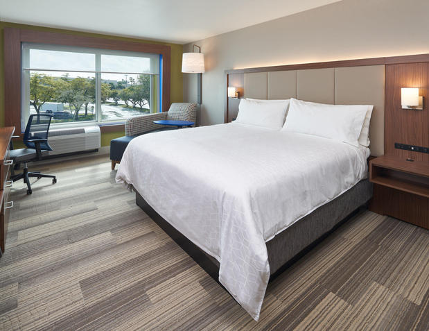 Images Holiday Inn Express & Suites Doral - Miami by IHG