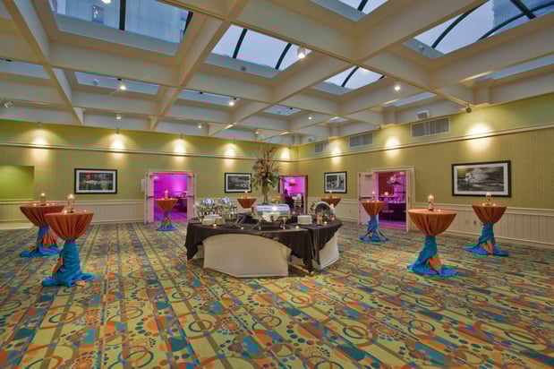 Images Holiday Inn & Suites Virginia Beach - North Beach by IHG