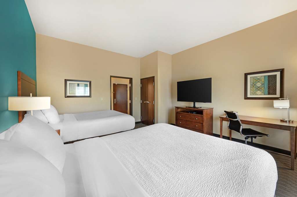 2 Queen Suite