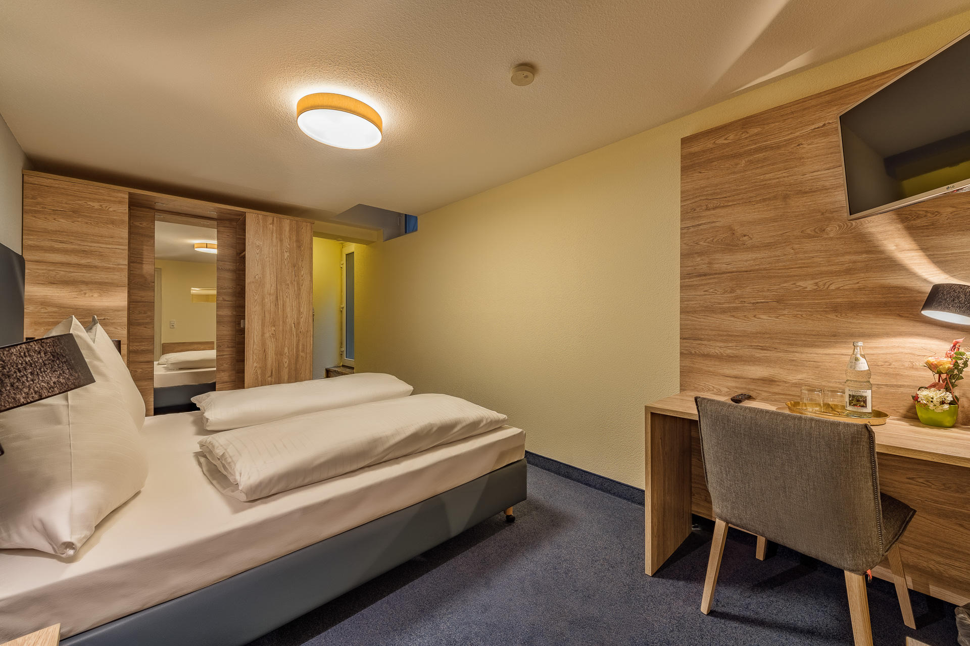 Dreibettzimmer im Hotel Windsor Köln, wahlweise Standard oder Economy