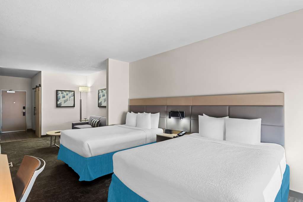 Double Queen Suite