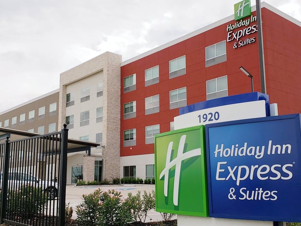 Images Holiday Inn Express & Suites Houston IAH - Beltway 8 by IHG