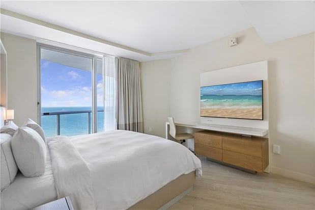 Images Beach House Fort Lauderdale, a Hilton Resort