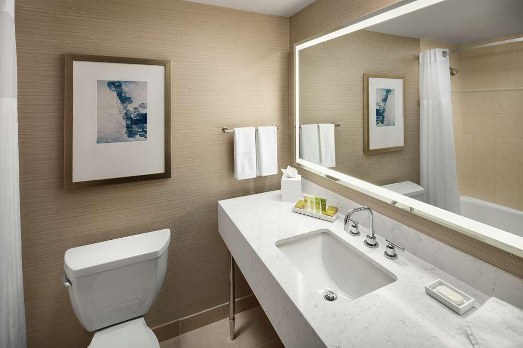 Guest room bath