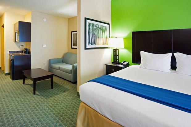 Images Holiday Inn Express & Suites Newport South, an IHG Hotel