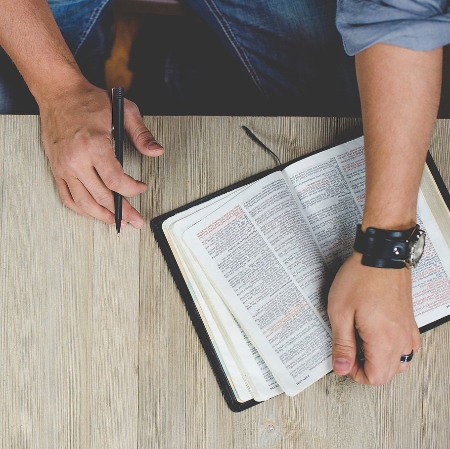 Bild zu Im Internet wird damit geworben, dass die Ltd. eine günstige Alternative zur GmbH ist.  Diese Aussage gilt bei der Gründung, nicht jedoch im laufenden Betrieb