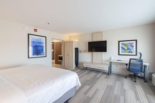 Images Holiday Inn Express & Suites Marion by IHG