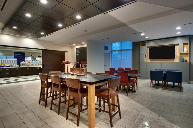 Images Holiday Inn Express Lexington North-Georgetown, an IHG Hotel