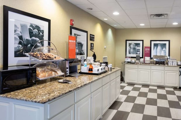 Images Hampton Inn & Suites Baton Rouge - I-10 East