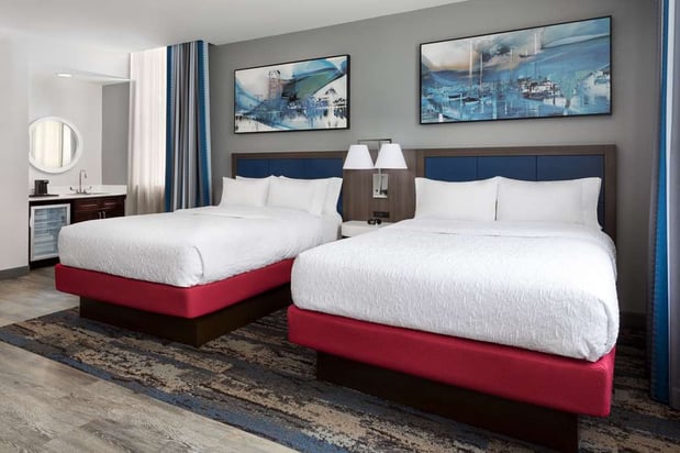 Images Hampton Inn & Suites Baltimore Inner Harbor