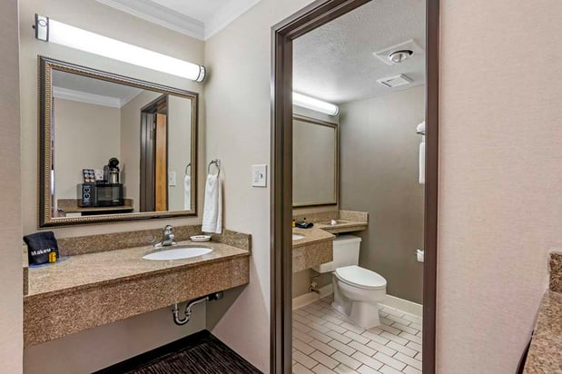 Images Best Western Plus Landmark Inn