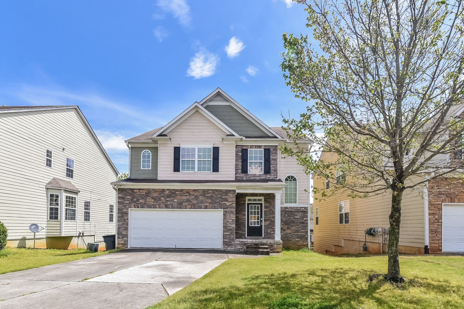 Gorgeous home with two-car garage at Invitation Homes Atlanta.