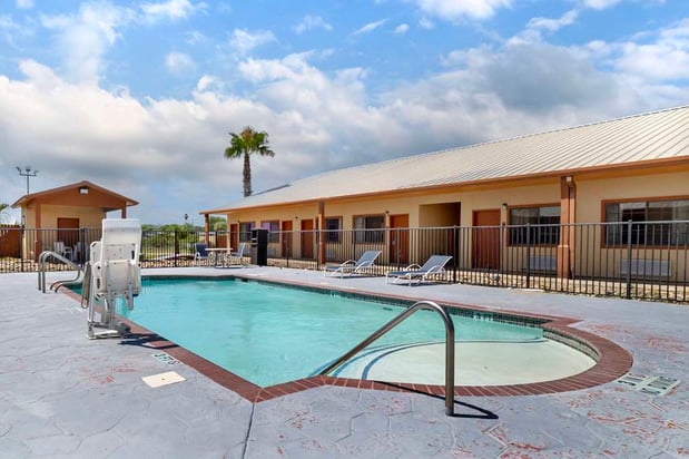 Images Best Western Hebbronville Inn