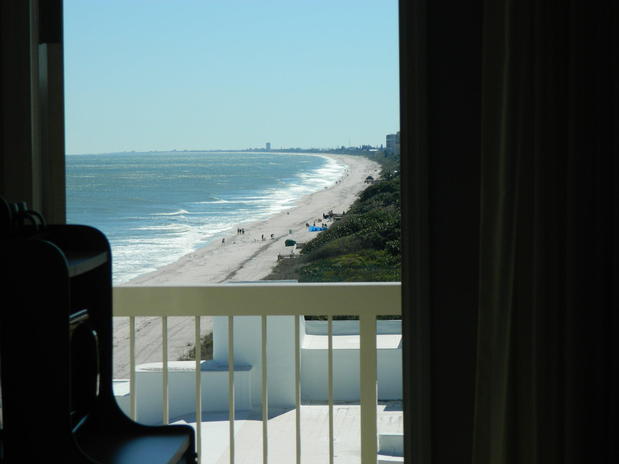 Images Crowne Plaza Melbourne-Oceanfront by IHG