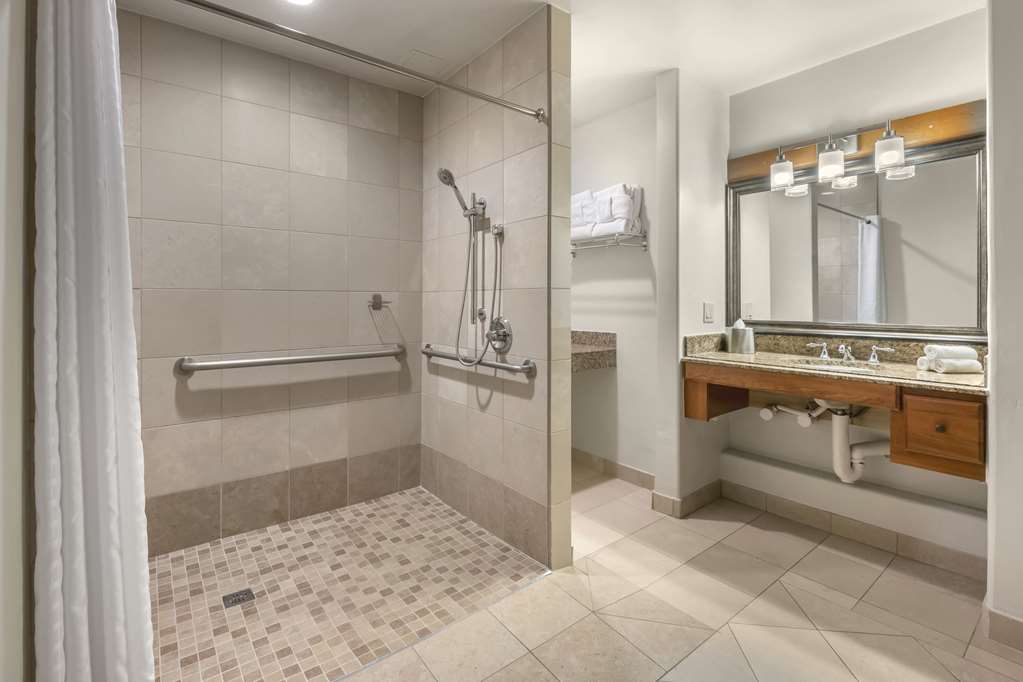 Guest room bath