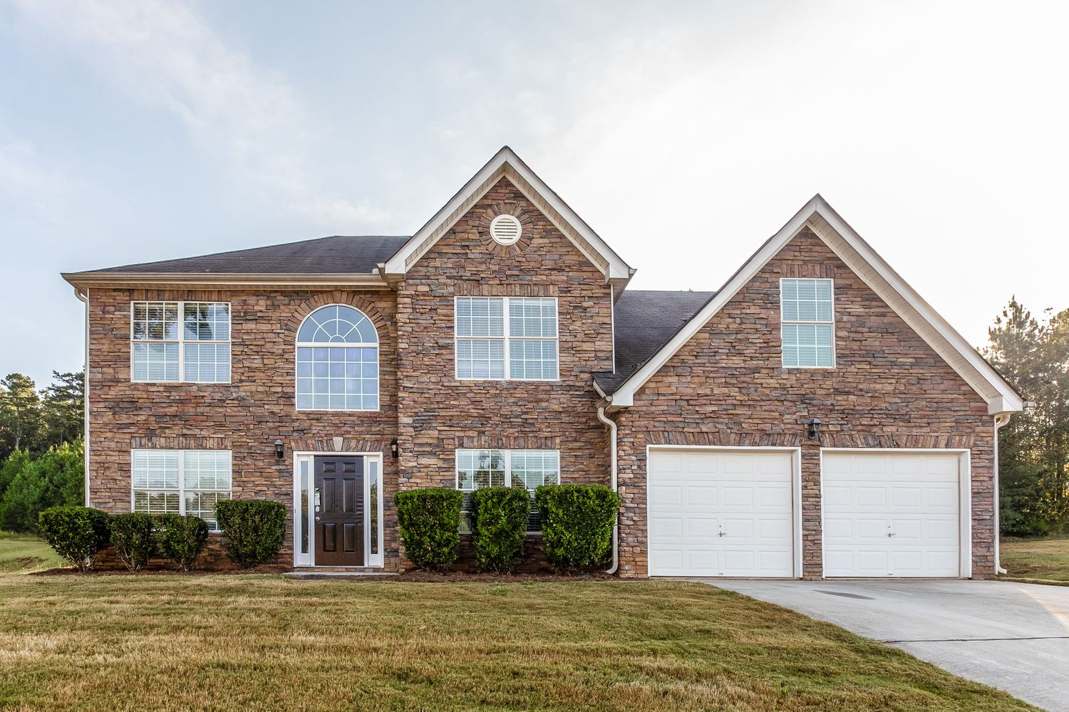 Beautiful brick home with a large garage at Invitation Homes Atlanta.