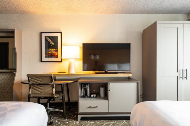 Images Holiday Inn Newark International Airport by IHG