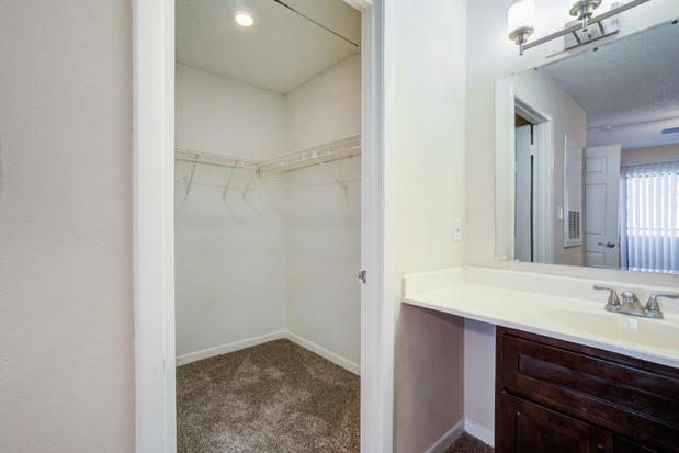 Images Tuscany Pointe at Tampa Apartment Homes