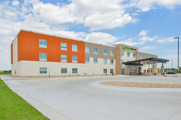 Images Holiday Inn Express & Suites Chadron by IHG